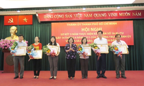 Thành phố Hồ Chí Minh: Tăng cường công tác mua và đọc báo, tạp chí của Đảng